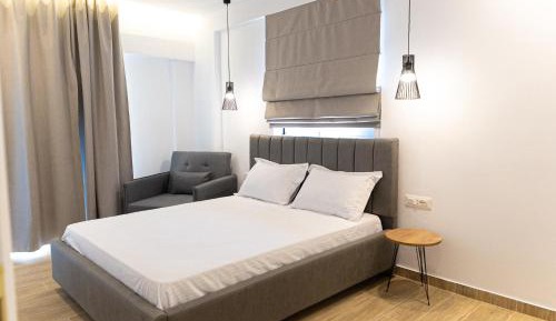 Deluxe Room (2 Adults + 1 Child)