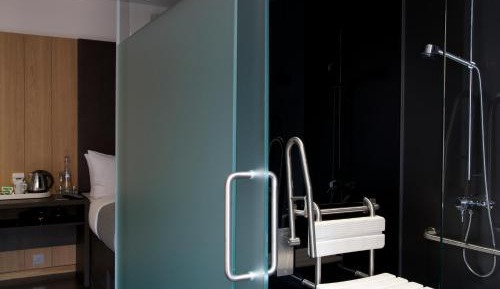 Queen Room - Disability Access