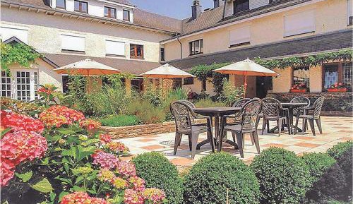 Fourteen-Bedroom Holiday home