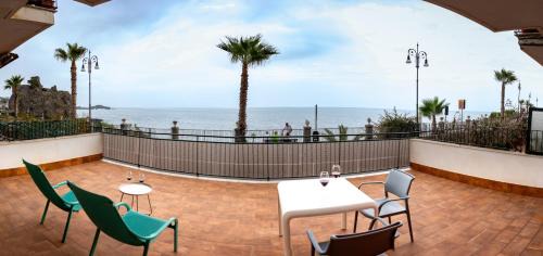Two-Bedroom Apartment with Terrace and Sea View