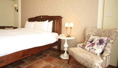 Family Room with Side Sea View