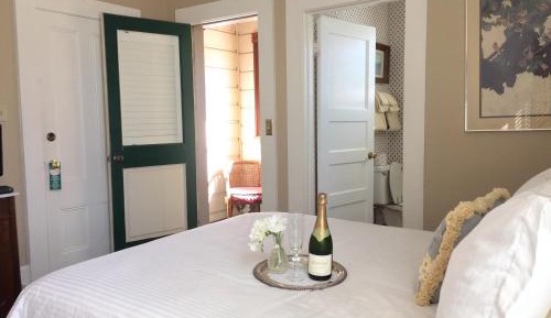 Queen Room with Garden View