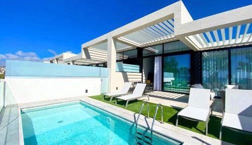 Ocean Front – 3 Bedrooms (7 adults)