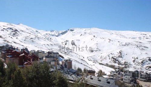 Apartment with Mountain View