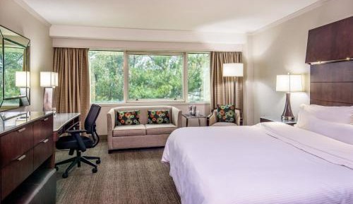 Traditional King Room with Adapted Tub - Mobility Accessible