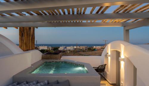 White Diamond Suite with Hot Tub