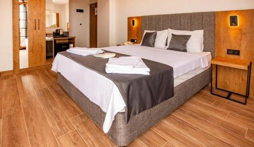 Deluxe Double Room with Balcony and Sea View