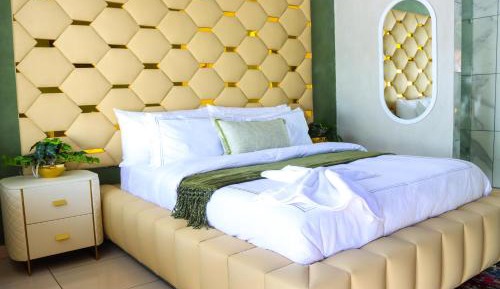 Deluxe King Suite