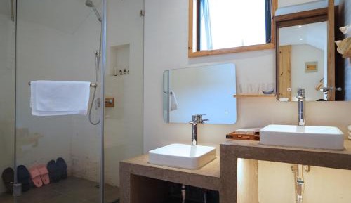 Family Room (2 Adults + 1 Child)