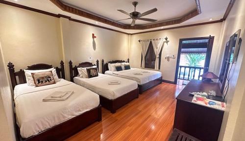 Deluxe Family Room