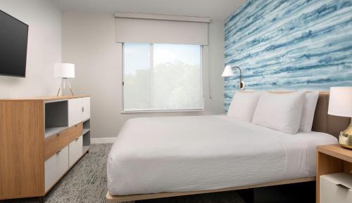 One-Bedroom King Suite with Sofa Bed 