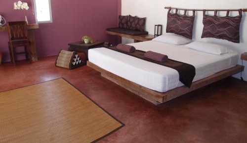 Bungalow with Garden View