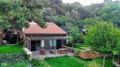 Deluxe Bungalow with Garden View