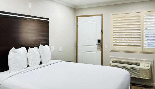 Queen Room - Non-Smoking