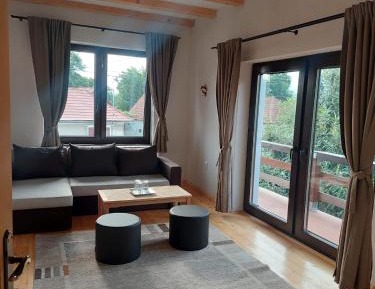 Apartment with Mountain View