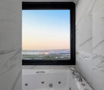 Studio with Spa Bath