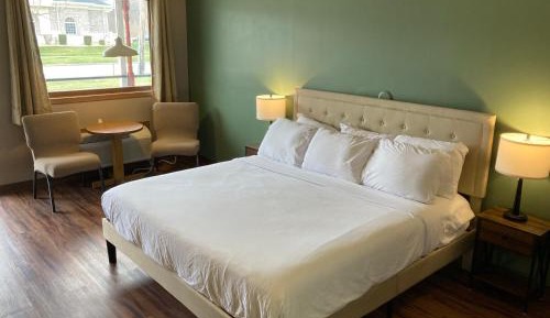 Deluxe King Room