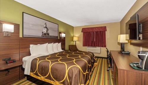 King Room with Bath Tub - Mobility Accessible/Non-Smoking