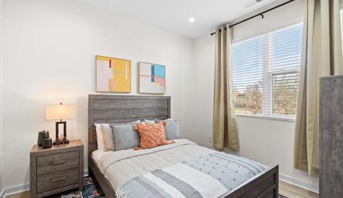 Deluxe Queen Room