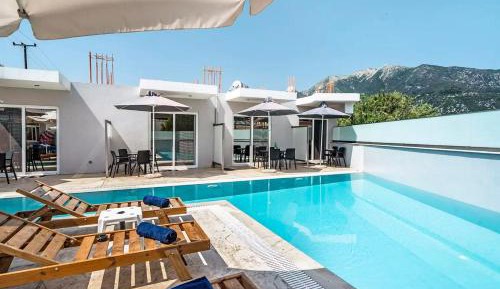 Junior Suite with Pool View