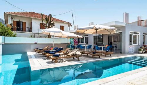 King Suite with Pool View
