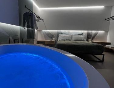 Studio with Spa Bath