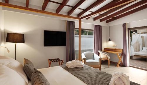 Gold Level Room with Outdoor Hot Tub - Adults Only (+16)