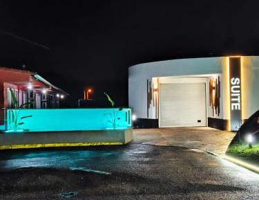 Deluxe Suite with Spa Bath