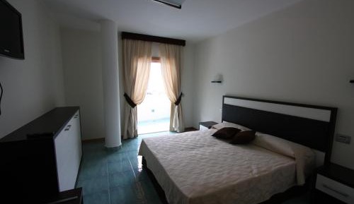 Double or Twin Room with Sea View