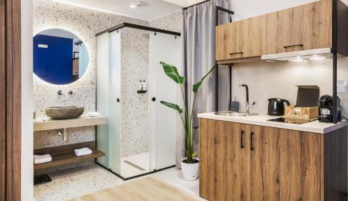 Superior One Bedroom Suite with Mountain View