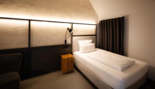 Cosmopolitan Superior Loft (Single Bed)