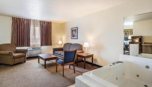 King Suite with Whirlpool - Non-smoking