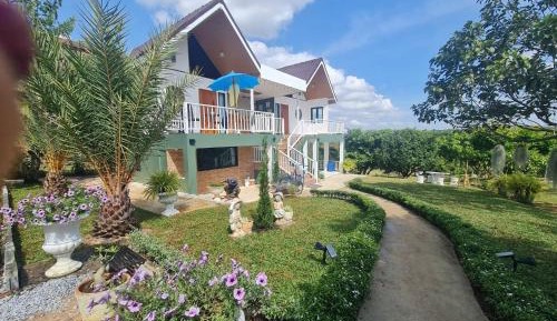 Family Room with Garden View