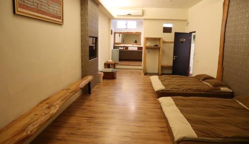 Family Suite(6 Adults)