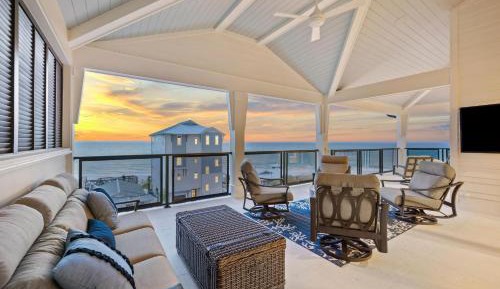 Seven-Bedroom Holiday Home