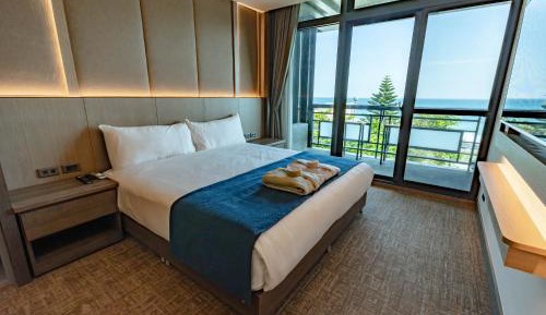 Double Room with Balcony and Sea View