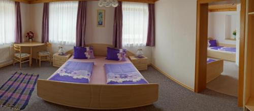 Family Room (2 Adults + 2 Children)