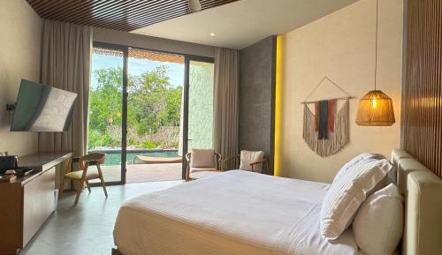 Junior Suite Swim Out King Bed
