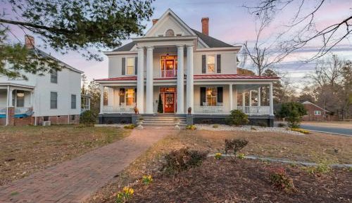 Seven-Bedroom House
