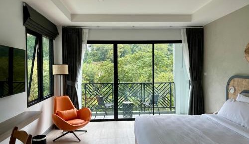 Junior Suite with Pool View