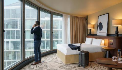 Junior Queen Suite bed with single sofa bed