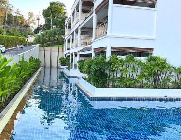 Apartment with Pool View 