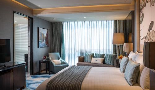 Ambassador King Suite