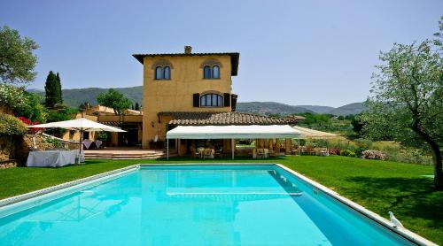 King Suite with Pool View