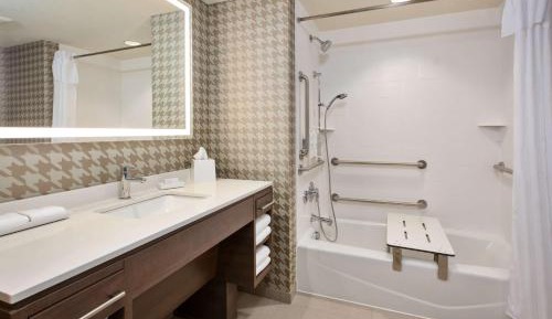 King Suite with Bath Tub - Mobility/Hearing Accessible