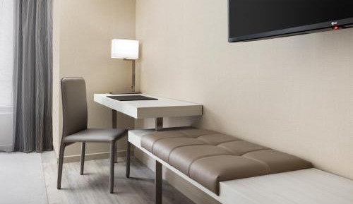 King Room with Sofa Bed and City View - High Floor