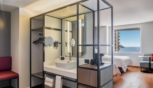 Deluxe Room 1 King