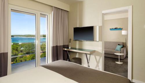 One-Bedroom Suite with Balcony