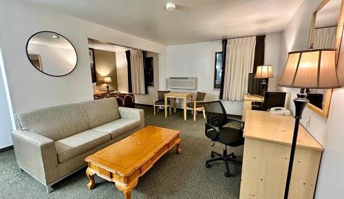Deluxe King Suite