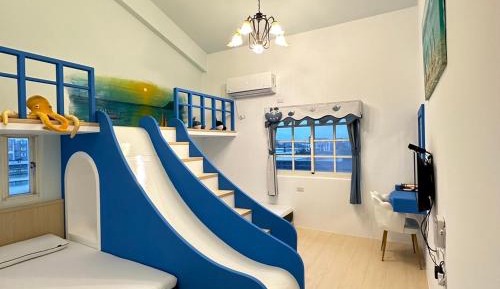 Family Room with Garden View